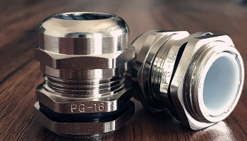 金屬電纜防水接頭如何連接？